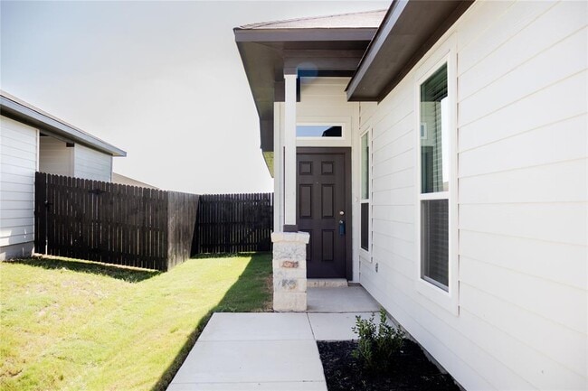 247 Schrader Dr in Buda, TX - Building Photo - Building Photo