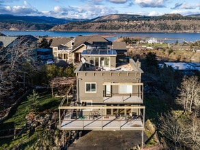 115 E Hazel Ave in Hood River, OR - Building Photo - Building Photo