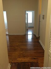 896 Huntington Ave, Unit 4 in Boston, MA - Foto de edificio - Building Photo