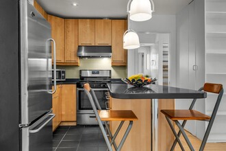 1222 N Olive Dr, Unit 213 in West Hollywood, CA - Foto de edificio - Building Photo