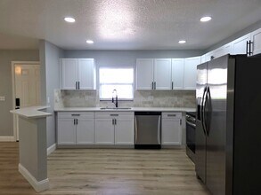 3150 Emerson Ave S in St. Petersburg, FL - Building Photo - Building Photo