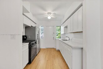 1050 92nd St in Bay Harbor Islands, FL - Building Photo - Building Photo