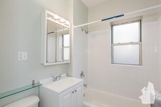 1916 W Winona St, Unit 1932-3 in Chicago, IL - Building Photo - Building Photo