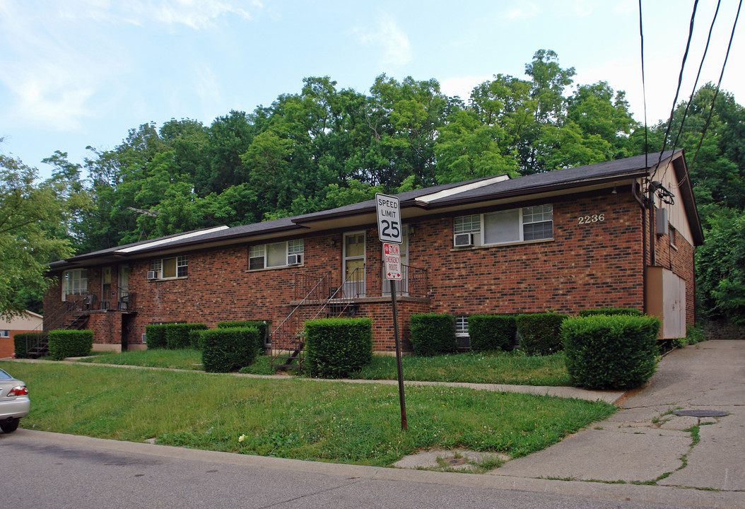 2236 Hanser Dr in Covington, KY - Foto de edificio