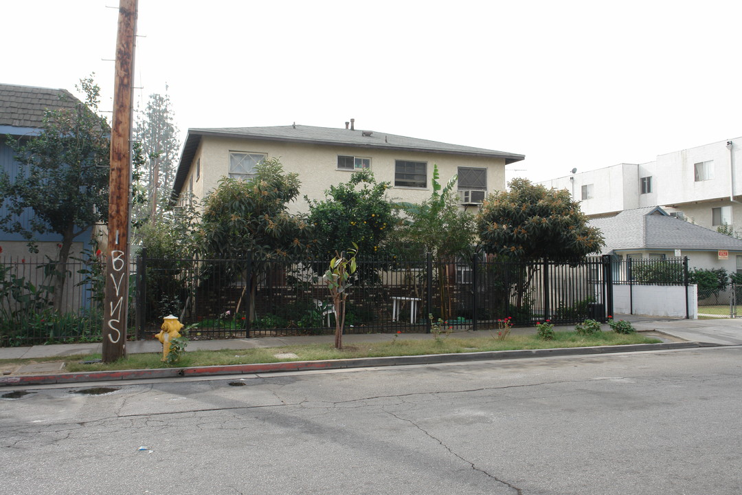 14202 Delano St in Van Nuys, CA - Building Photo