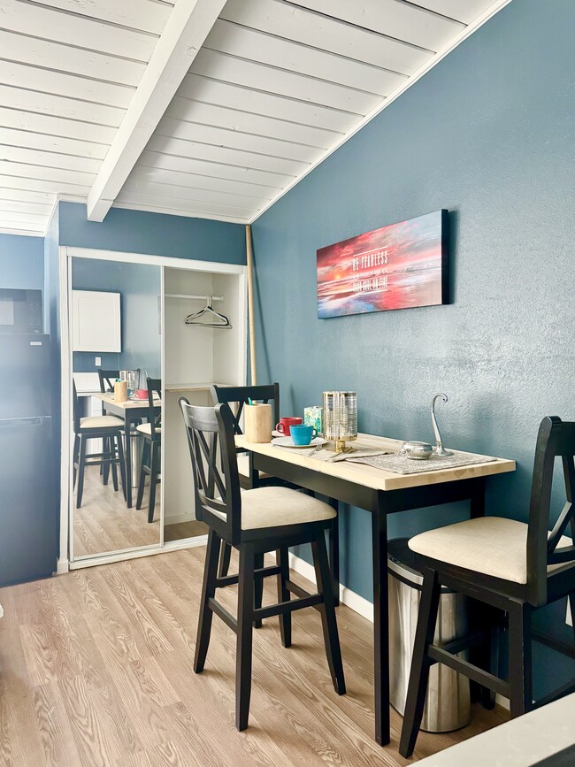 6015 N Alturas Ave in Stockton, CA - Foto de edificio - Building Photo