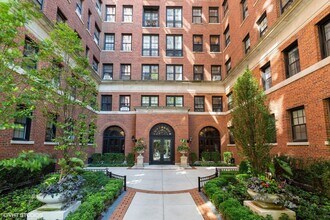 2600 N Lakeview Ave in Chicago, IL - Building Photo - Building Photo
