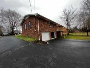 911 Maplewood St in Campbellsville, KY - Building Photo - Building Photo