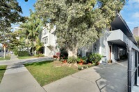 218 Gale Properties in Beverly Hills, CA - Foto de edificio - Building Photo