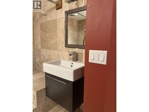 5006 Maitland St in Burnaby, BC - Building Photo - Building Photo