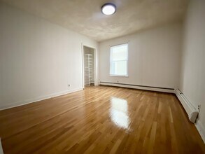 65 Elm St, Unit 1 in Cambridge, MA - Foto de edificio - Building Photo