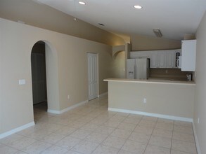 5817 Mohr Loop in Tampa, FL - Building Photo - Building Photo