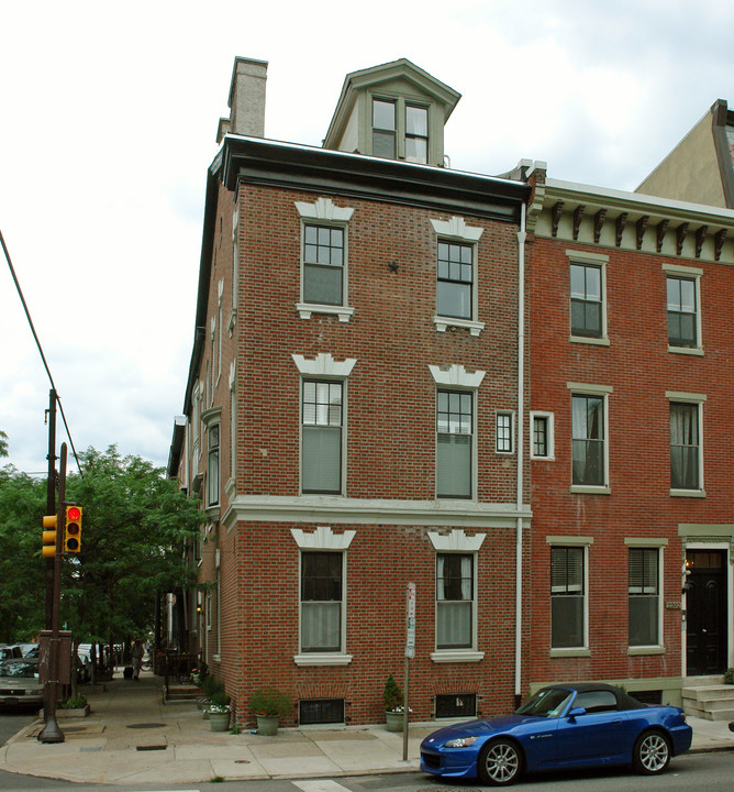 2200 Pine St in Philadelphia, PA - Building Photo