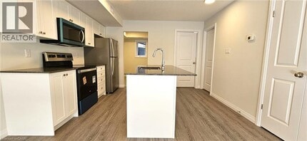 410 Northfield Dr W in Waterloo, ON - Building Photo - Building Photo