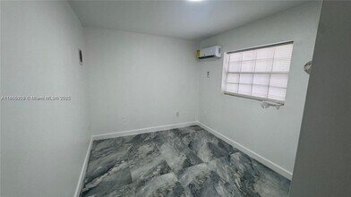 2731 NW 100th St in Miami, FL - Building Photo - Building Photo