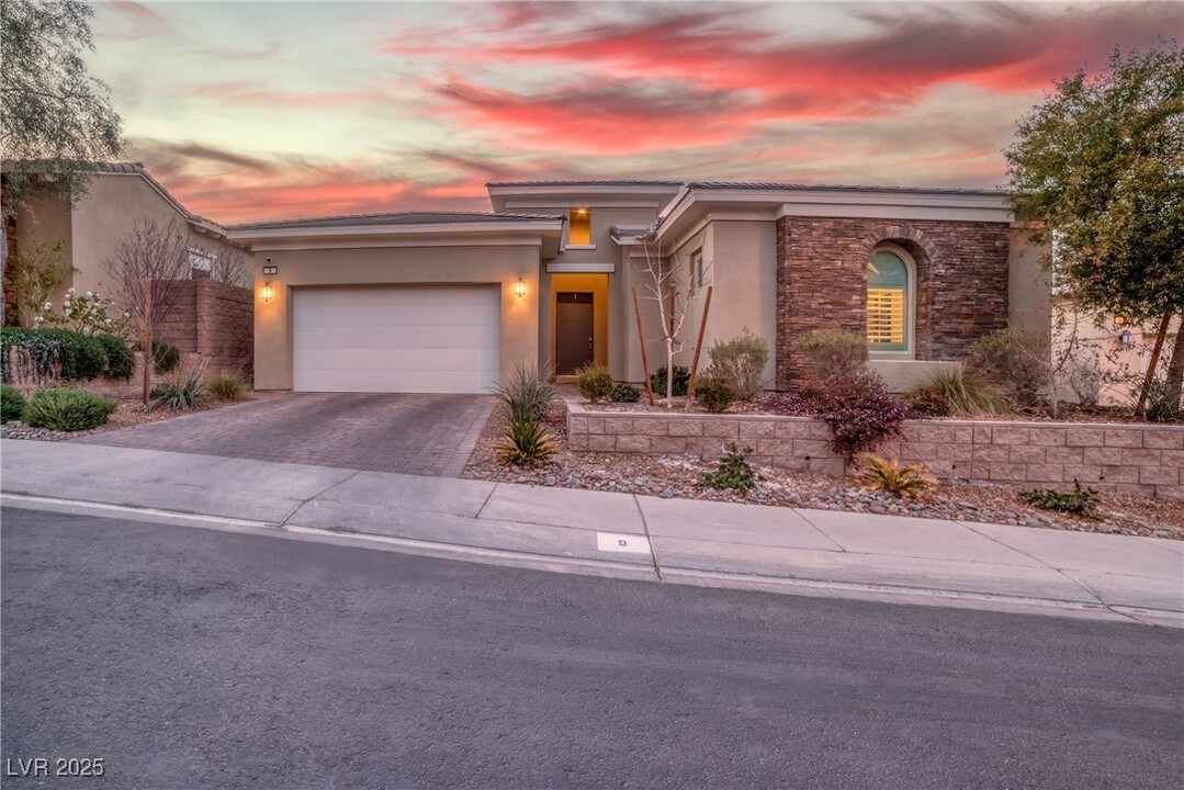 9 Porto Malaga St in Henderson, NV - Building Photo