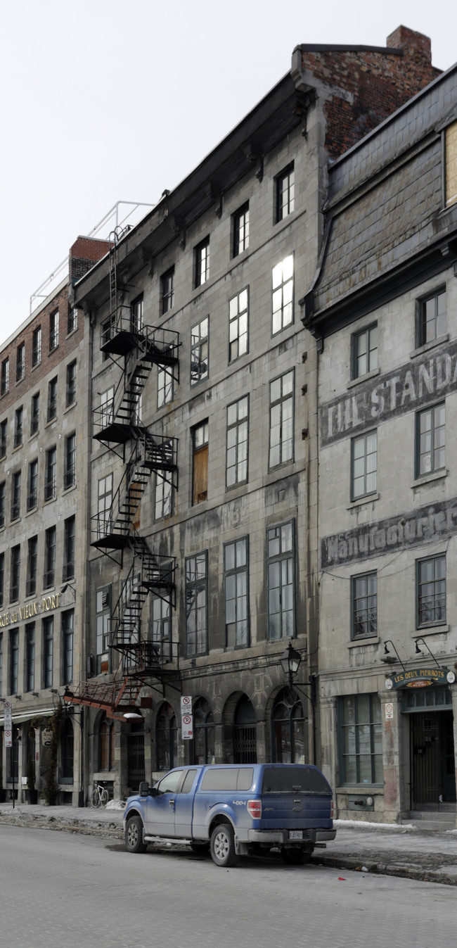 100 Saint-Paul E in Montréal, QC - Building Photo - Building Photo