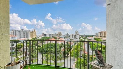 1627 SW 37th Ave in Miami, FL - Building Photo - Building Photo