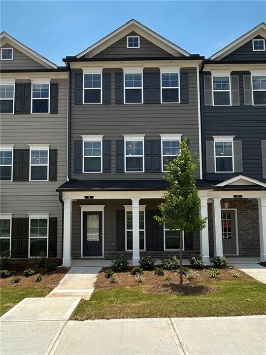 9 Mercury Ln in Newnan, GA - Building Photo