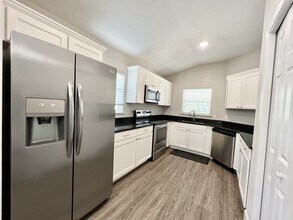 25106 SW 7th Ln in Newberry, FL - Building Photo - Building Photo