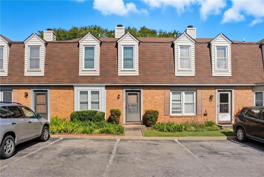 2421 Julie Ct in Virginia Beach, VA - Building Photo