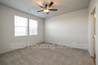 12414 S Parkwood Ln in Lee's Summit, MO - Building Photo - Building Photo