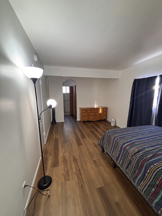 15516 Flatbush Ave in Norwalk, CA - Building Photo