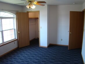 403 E Main St, Unit A in Linn, MO - Foto de edificio - Building Photo