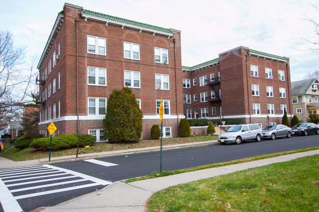 property at 6 Altamont Ct