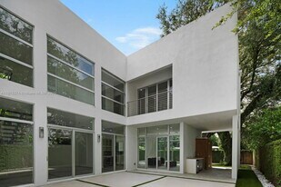 5720 SW 24th St in Miami, FL - Building Photo