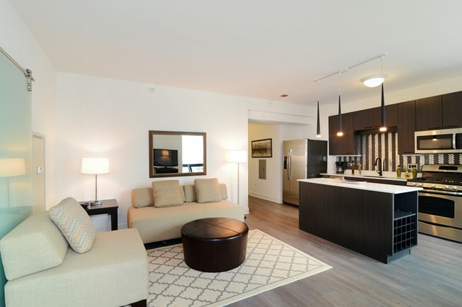 75 E Lake St in Chicago, IL - Foto de edificio - Building Photo