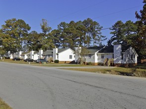 Wessex Square in New Bern, NC - Building Photo - Building Photo