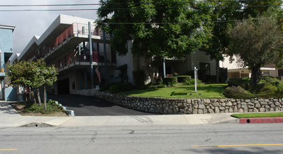 3239 Altura Ave in Glendale, CA - Foto de edificio - Building Photo