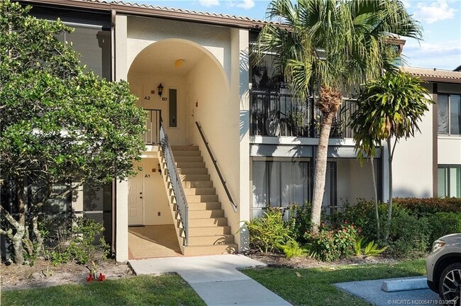 1935 SW Silver Pine Way in Palm City, FL - Building Photo - Building Photo