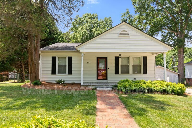 104 Hemlock Ave in Kannapolis, NC - Building Photo