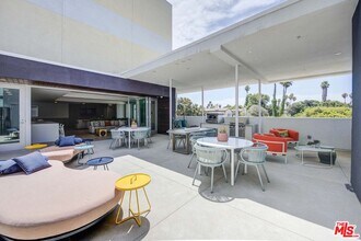 160 S Ventura Ave in Ventura, CA - Building Photo - Building Photo