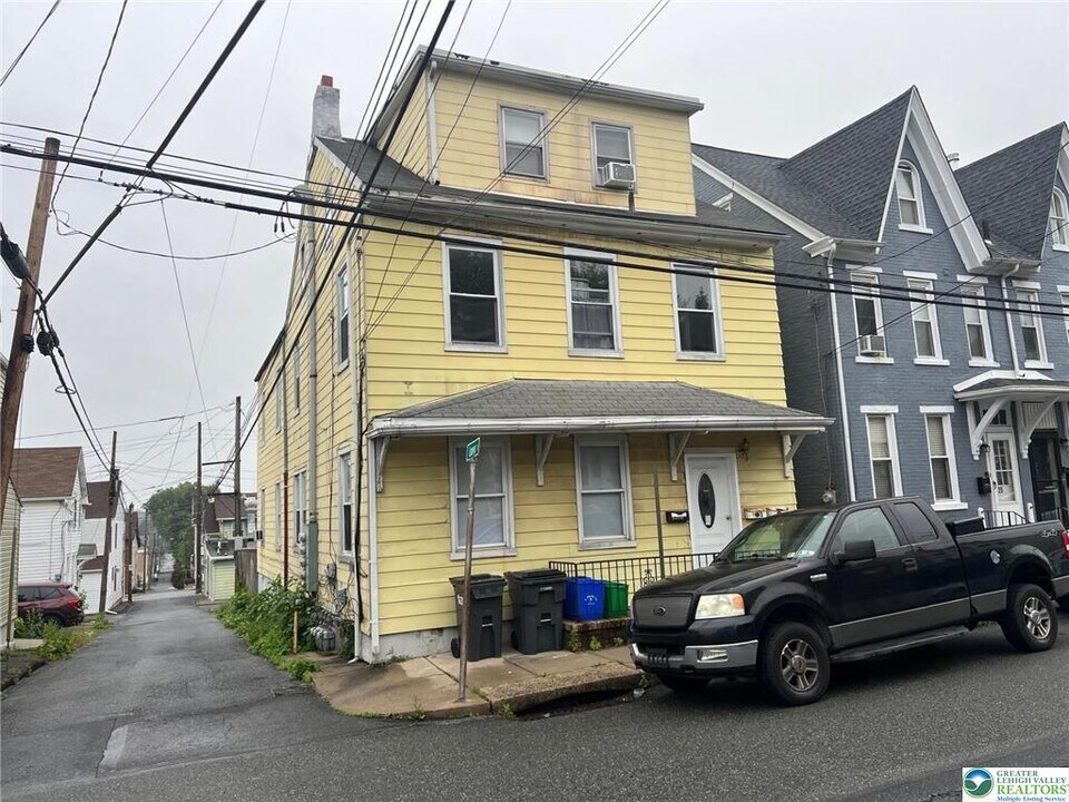23 E Garrison St in Bethlehem, PA - Building Photo