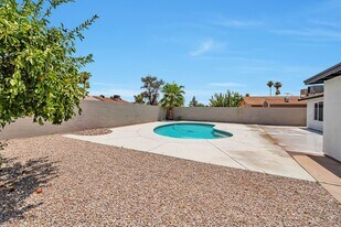 906 W Colgate Dr in Tempe, AZ - Building Photo