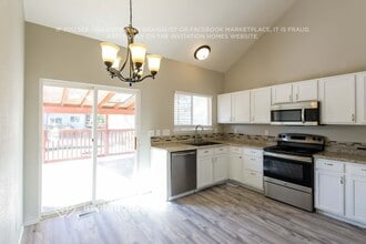 9678 Lansing Cir in Commerce City, CO - Foto de edificio - Building Photo