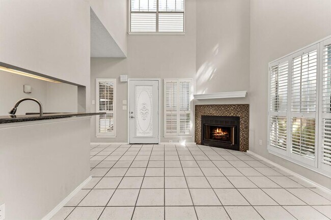 2520 Quarry Rd in Austin, TX - Foto de edificio - Building Photo