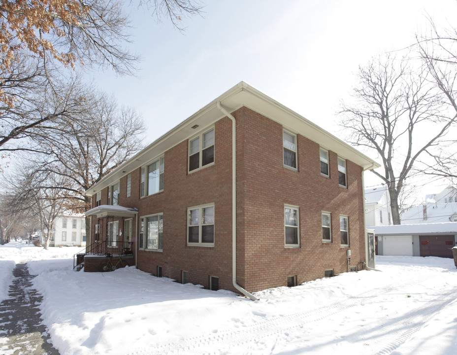 1045 E St in Lincoln, NE - Foto de edificio