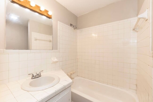property at 409 Neathery St