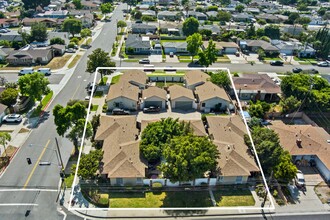 302 N Batavia St in Orange, CA - Building Photo - Building Photo