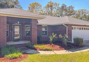 2634 Southern Oaks Dr in Gonzalez, FL - Building Photo - Building Photo