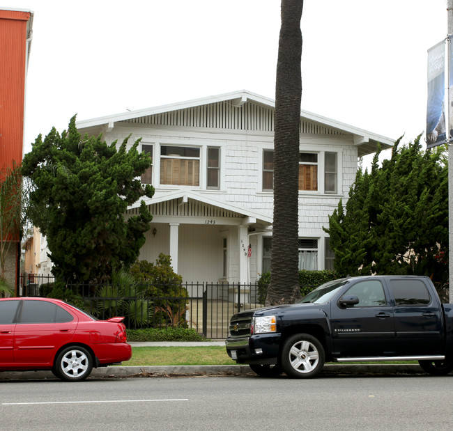 1243 E Ocean Blvd in Long Beach, CA - Building Photo - Building Photo