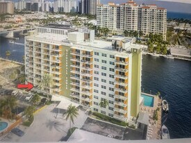 2900 NE 30th St in Fort Lauderdale, FL - Building Photo