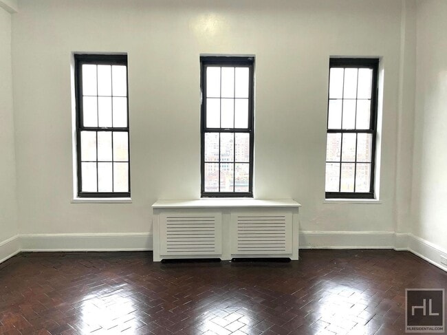 WEST 73 STREET in New York, NY - Building Photo - Building Photo