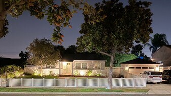 2737 N Kenneth Rd in Burbank, CA - Building Photo