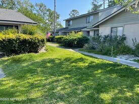 7701 Baymeadows Cir W in Jacksonville, FL - Building Photo
