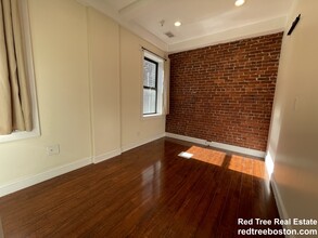 1199 Beacon St, Unit 7 in Brookline, MA - Building Photo - Building Photo